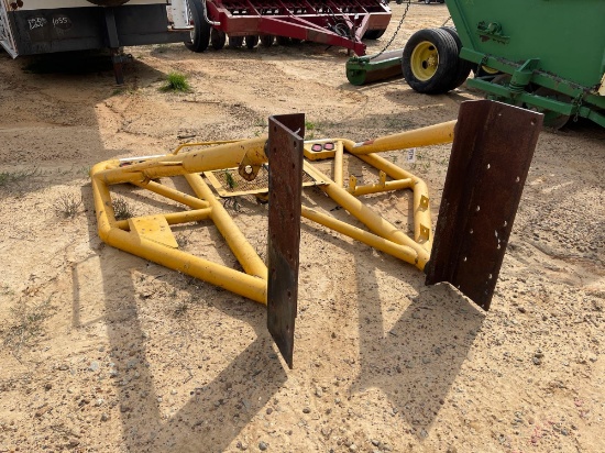 1056 - STEEL HEADACHE RACK