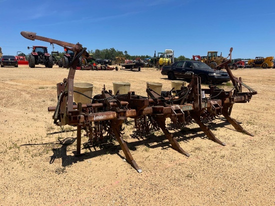 1066 - KMC 4-ROW RIPPER PLANTER