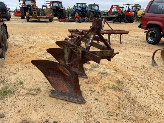 1068 - 3 - ROW BOTTOM PLOW