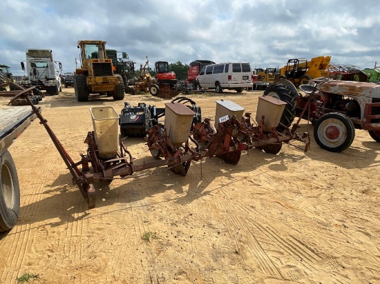 1092 - 4 ROW INTERNATIONAL 290 PLANTERS