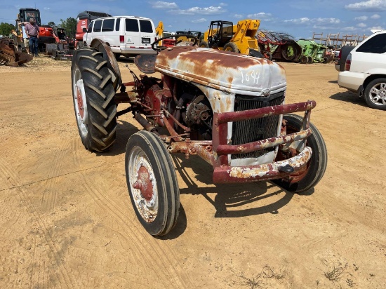 1094 - 1945 9N FORD TRACTOR