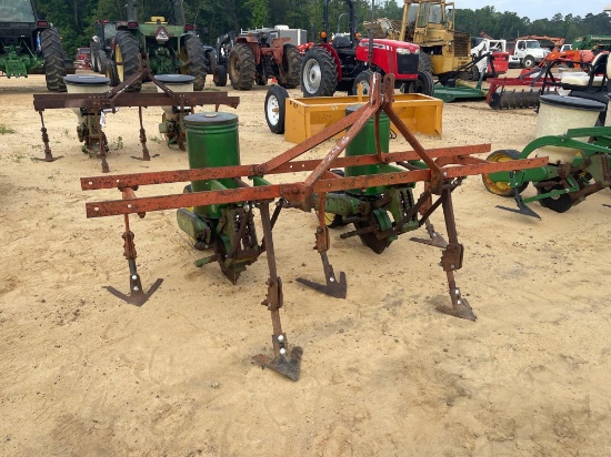 296 - 2 - ROW JOHN DEERE 71 PLANTERS