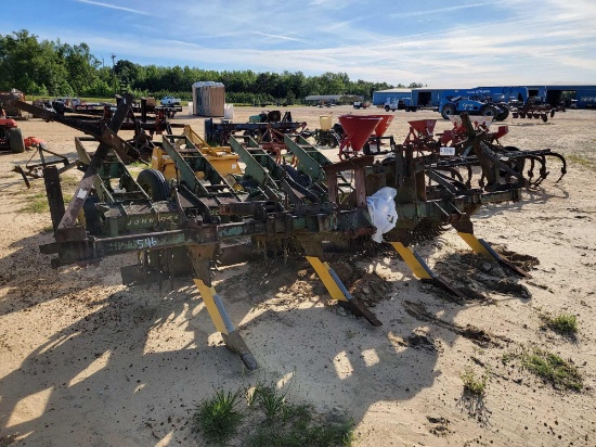 546 - JOHN DEERE 4 ROW PLANTERS
