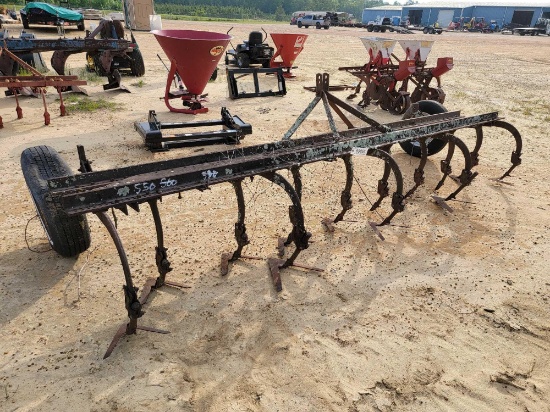 550 - 4 - ROW CULTIVATOR