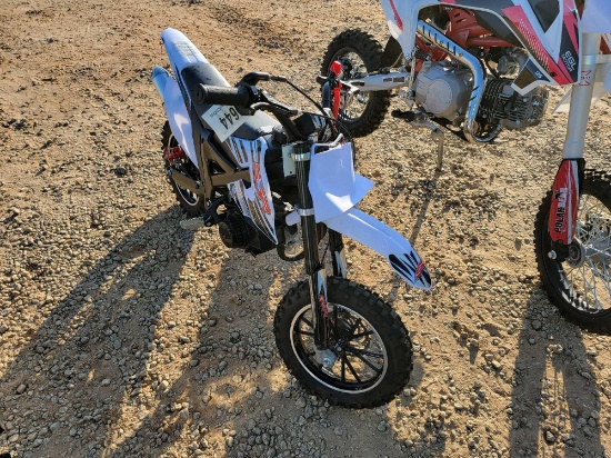 590 - SSR 40CC GAS DIRT BIKE