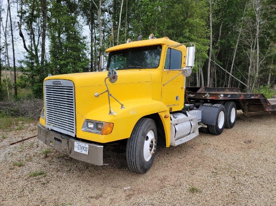 683 - 2000 FREIGHTLINER TRUCK