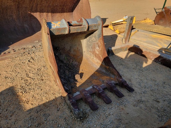 711 - VOLVO 72" EXCAVATOR BUCKET