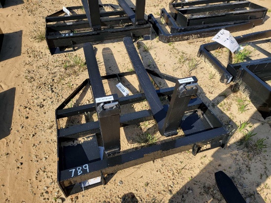 789 - ABSOLUTE - NEW - SKID STEER 48" PALLET FORKS