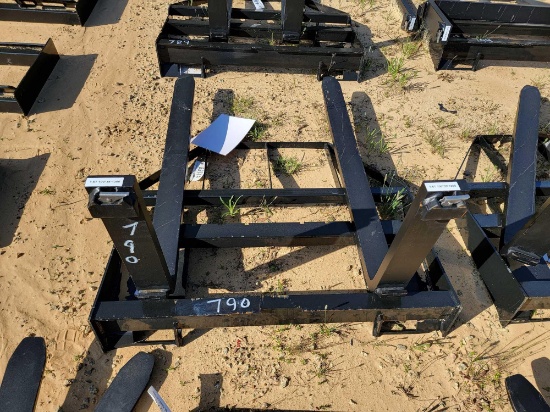 790 - ABSOLUTE - NEW - SKID STEER 48" PALLET FORKS