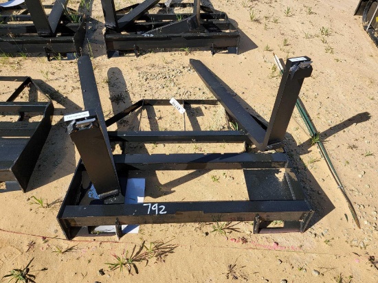 792 - ABSOLUTE - NEW - SKID STEER 48" PALLET FORKS