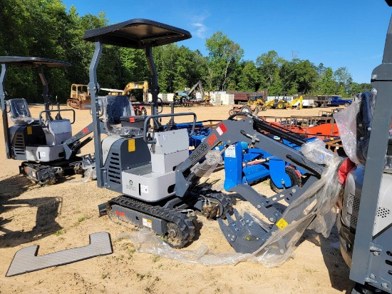 802 - ABSOLUTE - NEW AGT 16" MINI EXCAVATOR BUCKET