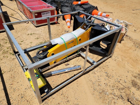 888 - ABSOLUTE - NEW SH750 HYDRAULIC HAMMER