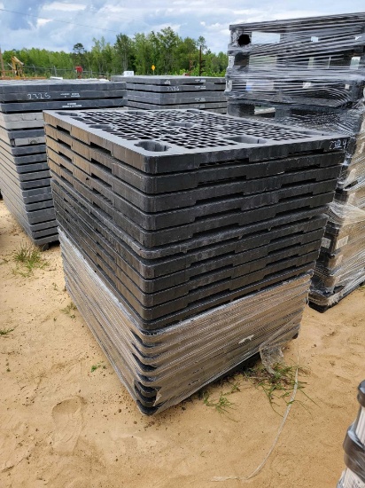 2424 - 20 - 40" X 48" PLASTIC PALLETS