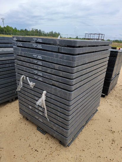 2426 - 20 - 40" X 48" PLASTIC PALLETS