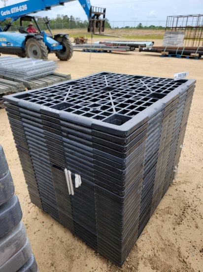 2428 - 30 - 40" X 48" PLASTIC PALLETS
