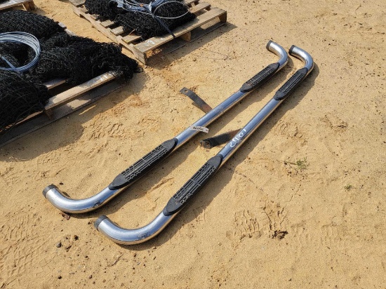 2701 - CREW CAB CHEVY / GMC STEP BAR