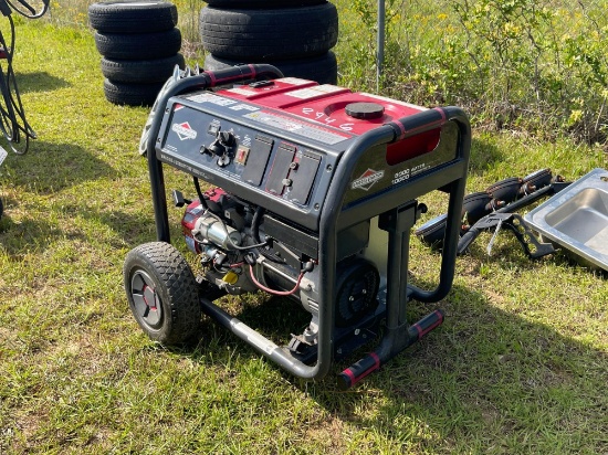 2946 - BRIGGS & STRATTON 8000 WATT GENERATOR