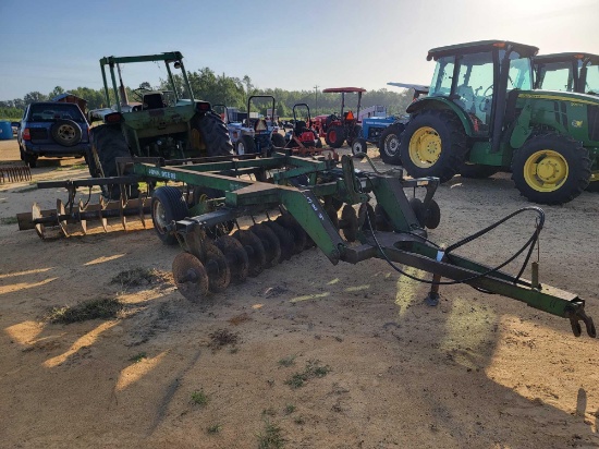 384 - JOHN DEER 630 15' HARROW