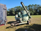 1062 - JOHN DEERE 700 FEED MILL
