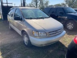 638 - 2001 TOYOTA SIENNA XLE VAN