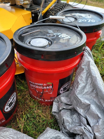 2069 - 5 GAL BUCKET DEER FEED