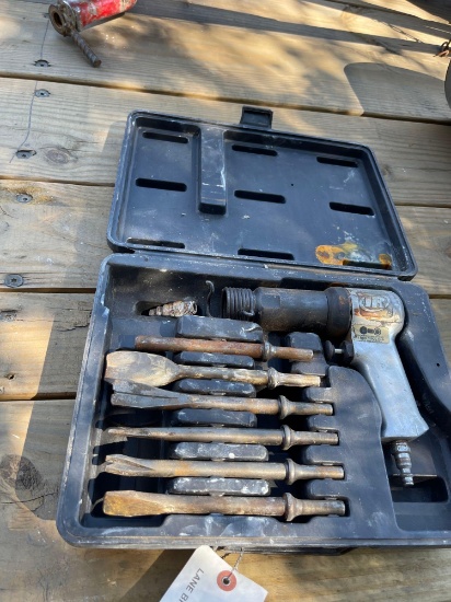 2424 - AIR HAMMER AND TOOL SET