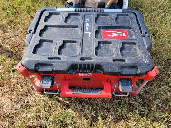 2517 - MILWAUKEE PACKOUT TOOL BOX