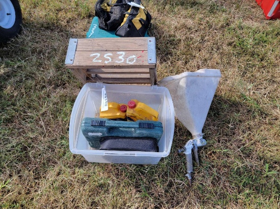 2530 - ARROW ELECTRIC STAPLER, SMALL LADDER,