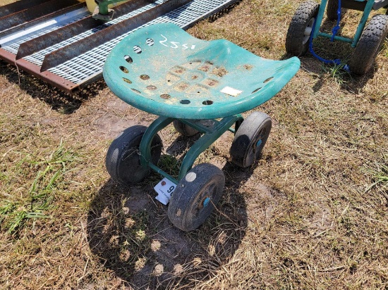 2551 - ROLLING SEAT