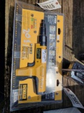 2081 - ABSOLUTE - DEWALT P3500 STUD GUN