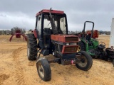 951 - CASE INTERNATIONAL 685 2WD CAB TRACTOR