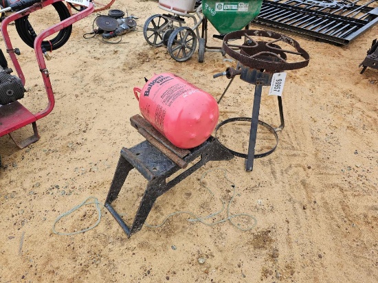 2065 - COOKER STAND AND GAS BOTTLE