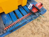 2052 - BLACK AND DECKER ELECTRIC HEDGE TRIMMER