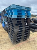 2355 - PLASTIC PALLET
