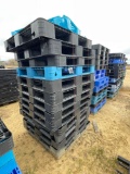 2358 - PLASTIC PALLET