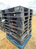 2400 - 12 - PLASTIC PALLETS