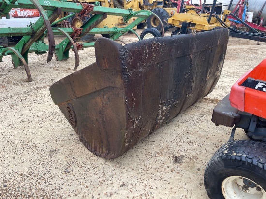 282 - SARINE 6' LOADER BUCKET