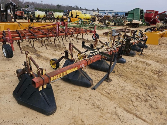 426 - DICKEYVATOR 6 ROW HOODED SPRAYER