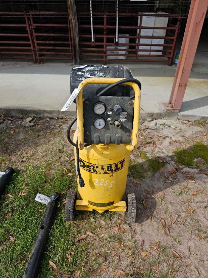 2255 - DEWALT AIR COMPRESSOR