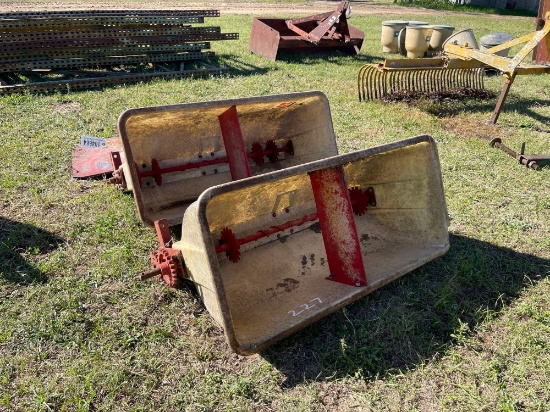 227 - ABSOLUTE - 2 INTERNATIONAL FERTILIZER BOXES