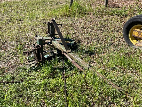 252 - ABSOLUTE - 2 KMC ROW MARKER HYDRAULIC ARMS
