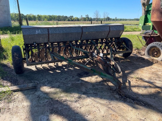 311 - ABSOLUTE - JOHN DEERE 16-7B 9' GRAIN DRILL