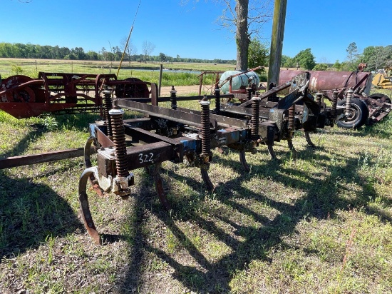 322 - ABSOLUTE - FORD 131 CHISEL PLOW
