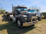 593 - 2000 MACK RD688S DAY CAB TRUCK