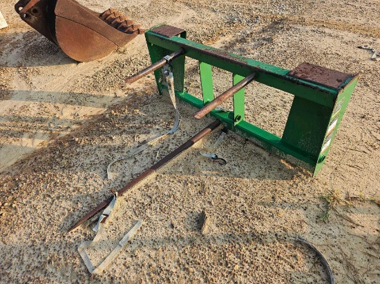 132 - JOHN DEERE QUICK ATTACH HAY SPEAR