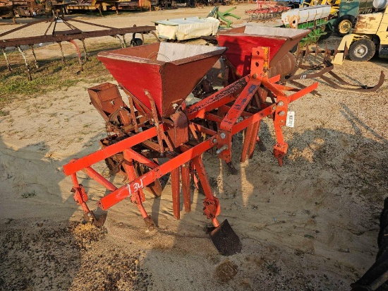 134 - COVINGTON 2 ROW PLANTER