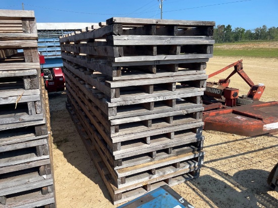 2561 - 10 - WOOD PALLETS 40" X 146"