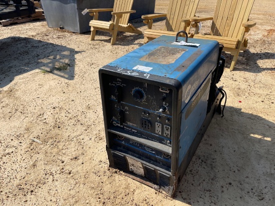 2569 - ABSOLUTE - MILLER BOBCAT WELDER/GENERATOR