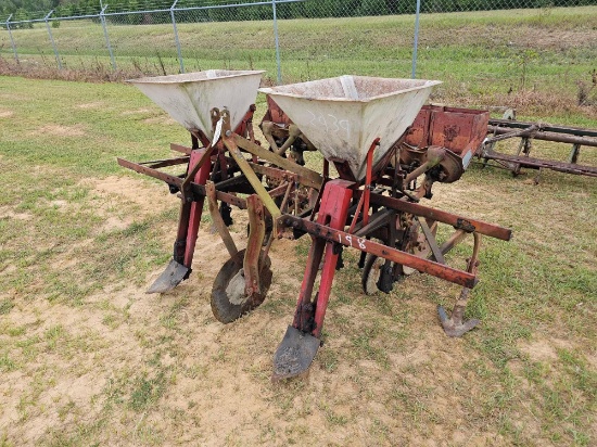 2939 - 2 - ROW COVINGTON PLANTER