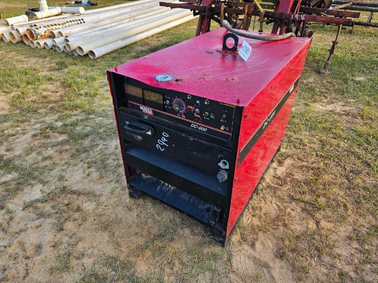 2940 - LINCOLN DC-600 ELECTRIC WELDER